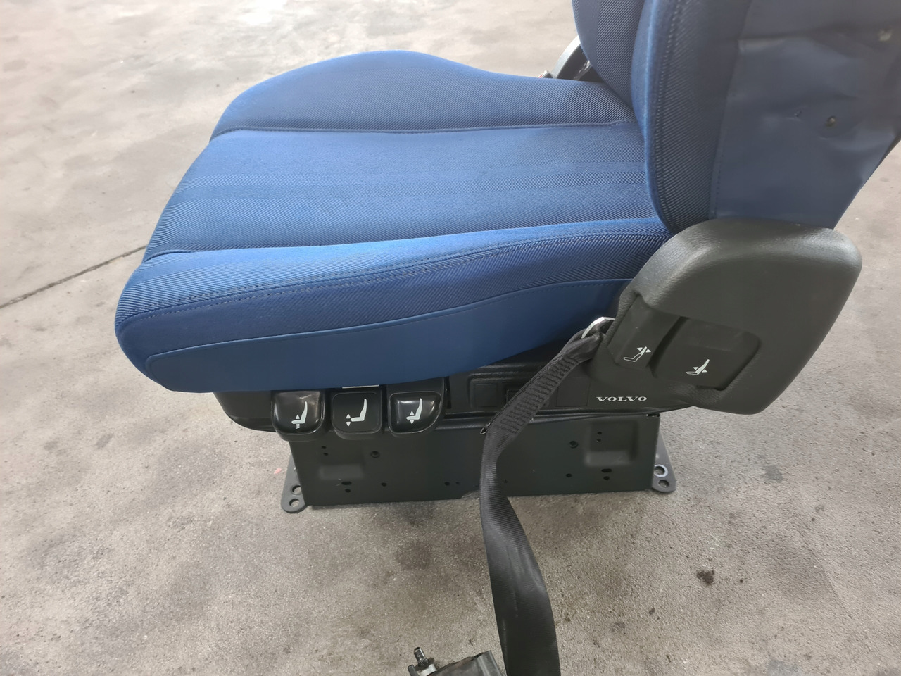 VOLVO FOTEL PNEUMATYCZNY KIEROWCY LEWY VOLVO FH 5 FM 5 - Koltuk - Kamyon: fotoğraf 3 VOLVO FOTEL PNEUMATYCZNY KIEROWCY LEWY VOLVO FH 5 FM 5 - Koltuk - Kamyon: fotoğraf 3