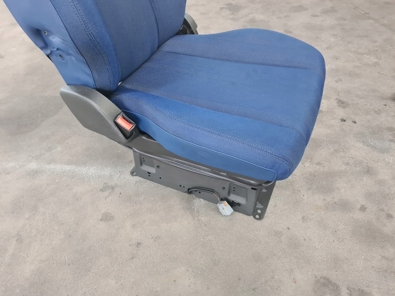 VOLVO FOTEL PNEUMATYCZNY KIEROWCY LEWY VOLVO FH 5 FM 5 - Koltuk - Kamyon: fotoğraf 4 VOLVO FOTEL PNEUMATYCZNY KIEROWCY LEWY VOLVO FH 5 FM 5 - Koltuk - Kamyon: fotoğraf 4