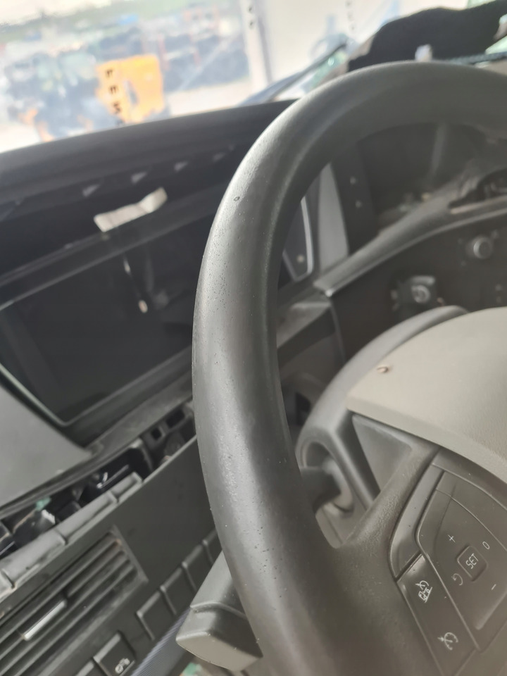 VOLVO WIELOFUNKCYJNA KOMPLETNA - Direksiyon simidi - Kamyon: fotoğraf 4 VOLVO WIELOFUNKCYJNA KOMPLETNA - Direksiyon simidi - Kamyon: fotoğraf 4