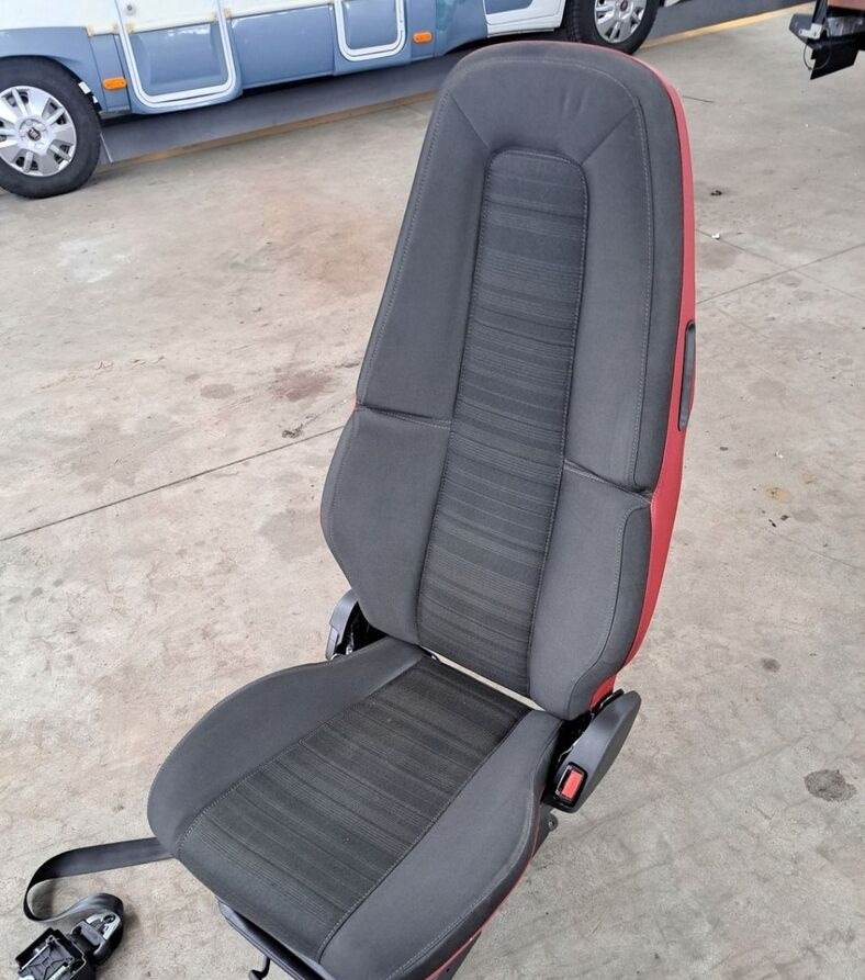 Volvo FOTEL PASAŻERA PRAWY VOLVO FH 4 FM 4 - Koltuk - Kamyon: fotoğraf 3 Volvo FOTEL PASAŻERA PRAWY VOLVO FH 4 FM 4 - Koltuk - Kamyon: fotoğraf 3