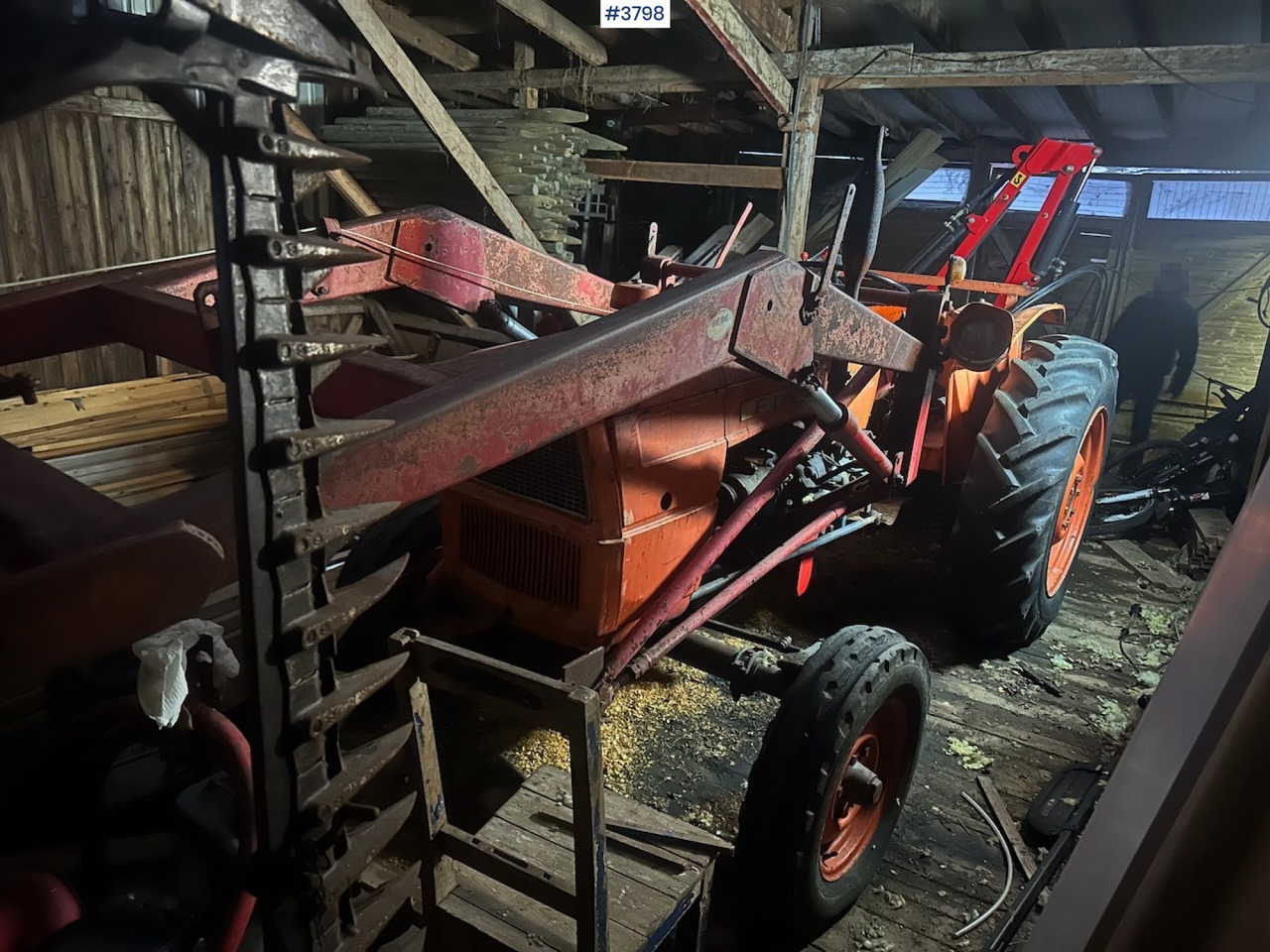 1900 Fiat 415 tractor w/ front loader and Wee edge mower - Traktör: fotoğraf 1 1900 Fiat 415 tractor w/ front loader and Wee edge mower - Traktör: fotoğraf 1