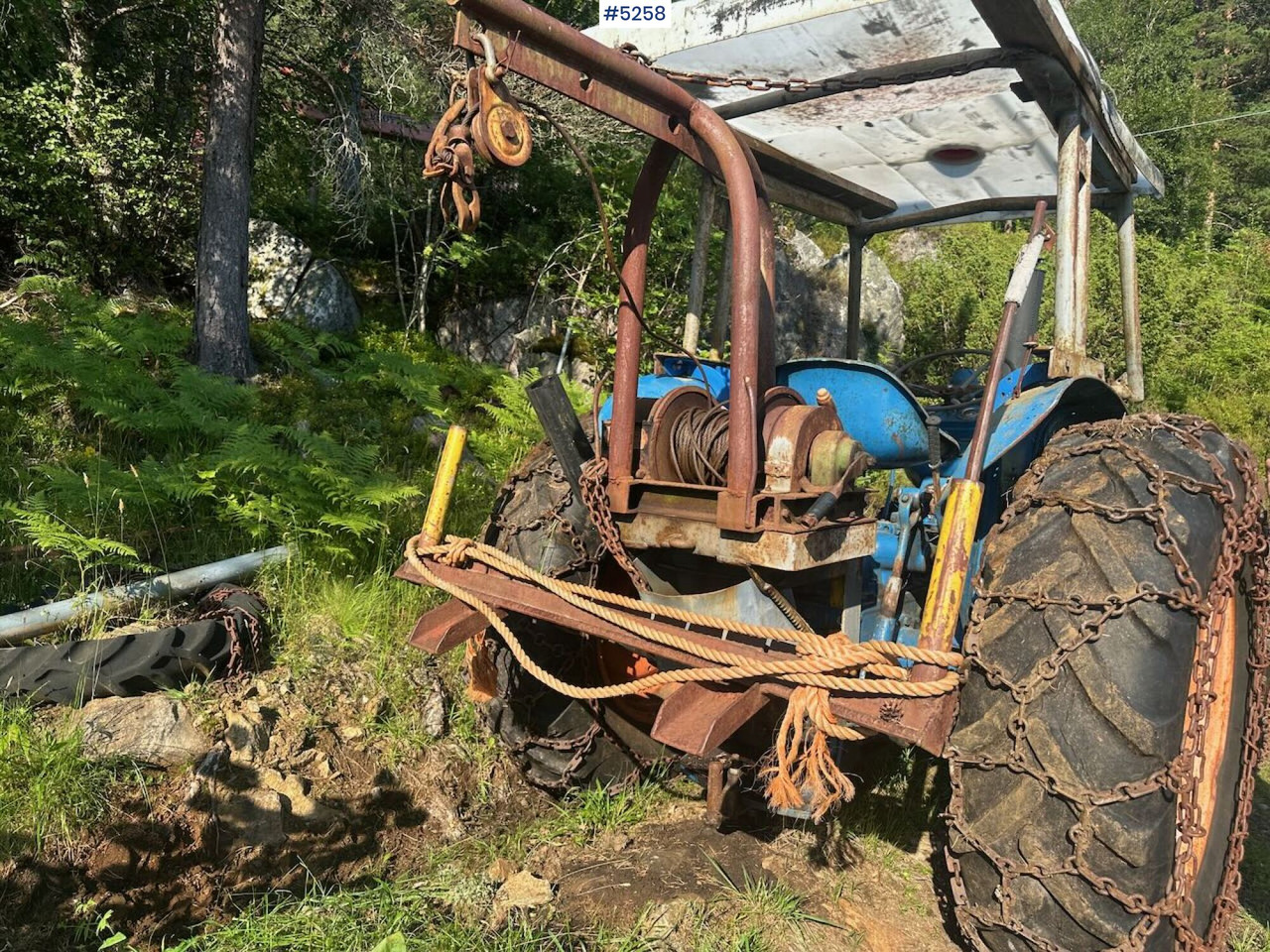 1963 Fordson Major 4x4 with splitter gearbox, Ako winch, and tire chains. SEE VIDEO. finansal kiralama 1963 Fordson Major 4x4 with splitter gearbox, Ako winch, and tire chains. SEE VIDEO.: fotoğraf 9