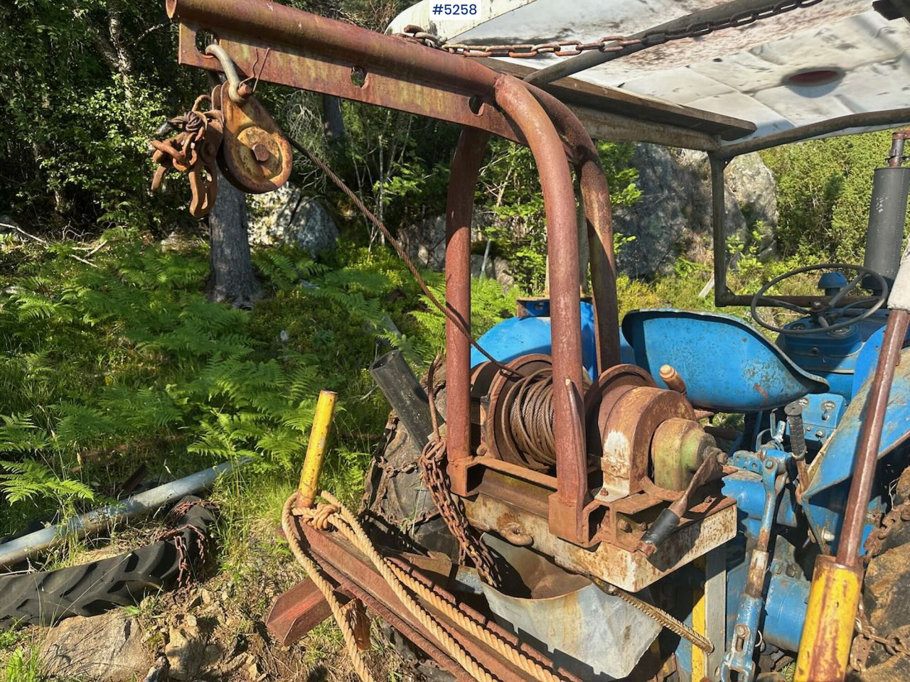 1963 Fordson Major 4x4 with splitter gearbox, Ako winch, and tire chains. SEE VIDEO. finansal kiralama 1963 Fordson Major 4x4 with splitter gearbox, Ako winch, and tire chains. SEE VIDEO.: fotoğraf 29