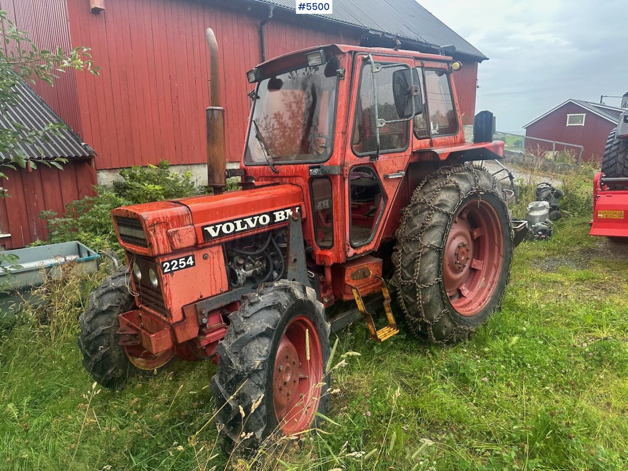 1979 Volvo BM 2254 tractor with front loader and chains. SEE VIDEO. - Traktör: fotoğraf 2 1979 Volvo BM 2254 tractor with front loader and chains. SEE VIDEO. - Traktör: fotoğraf 2