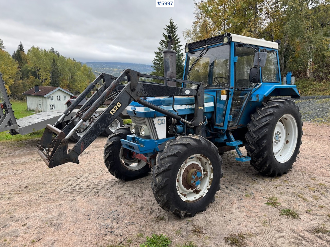 1983 Ford 5610 with Front Loader - Traktör: fotoğraf 1 1983 Ford 5610 with Front Loader - Traktör: fotoğraf 1