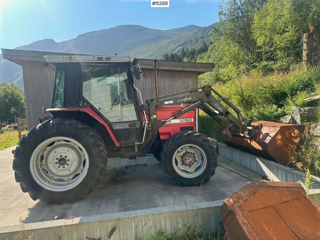 1987 Massey-Ferguson with front loader and round bale lifter. SEE VIDEO. - Traktör: fotoğraf 4 1987 Massey-Ferguson with front loader and round bale lifter. SEE VIDEO. - Traktör: fotoğraf 4