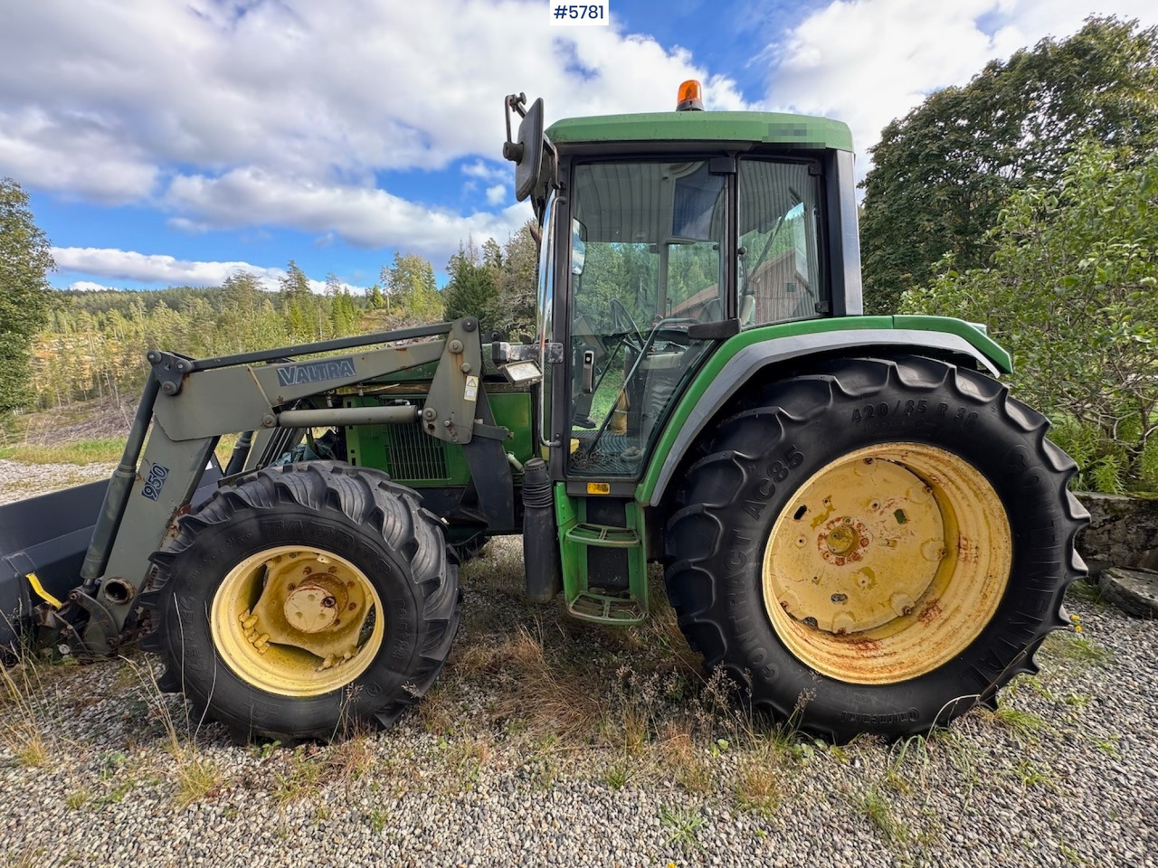 1993 John Deere 6300 w/ front loader and plow plate. - Traktör: fotoğraf 1 1993 John Deere 6300 w/ front loader and plow plate. - Traktör: fotoğraf 1
