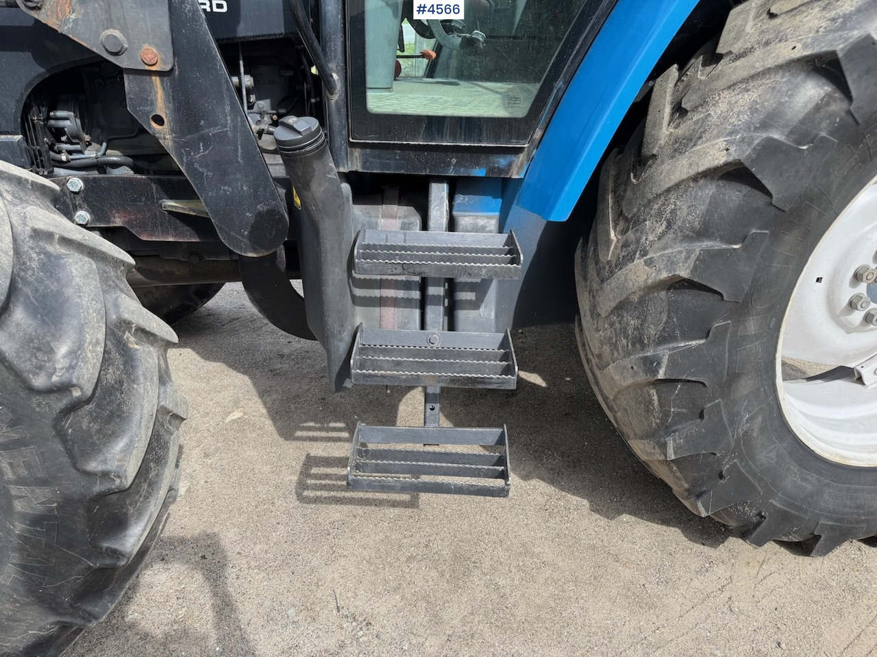 1998 New Holland TS 100 w/front loader and some equipment - Traktör: fotoğraf 3 1998 New Holland TS 100 w/front loader and some equipment - Traktör: fotoğraf 3