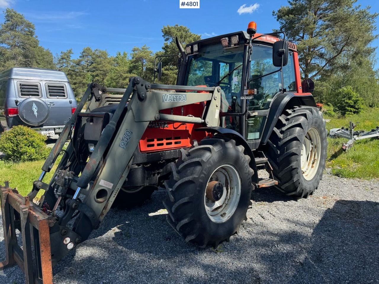2002 Valtra 6300 4x4 w/ front loader - Traktör: fotoğraf 2 2002 Valtra 6300 4x4 w/ front loader - Traktör: fotoğraf 2