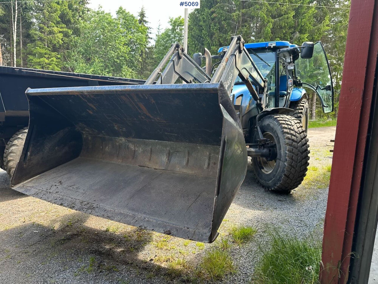 2009 New Holland T6040 SS w/ Trima front loader - Traktör: fotoğraf 4 2009 New Holland T6040 SS w/ Trima front loader - Traktör: fotoğraf 4