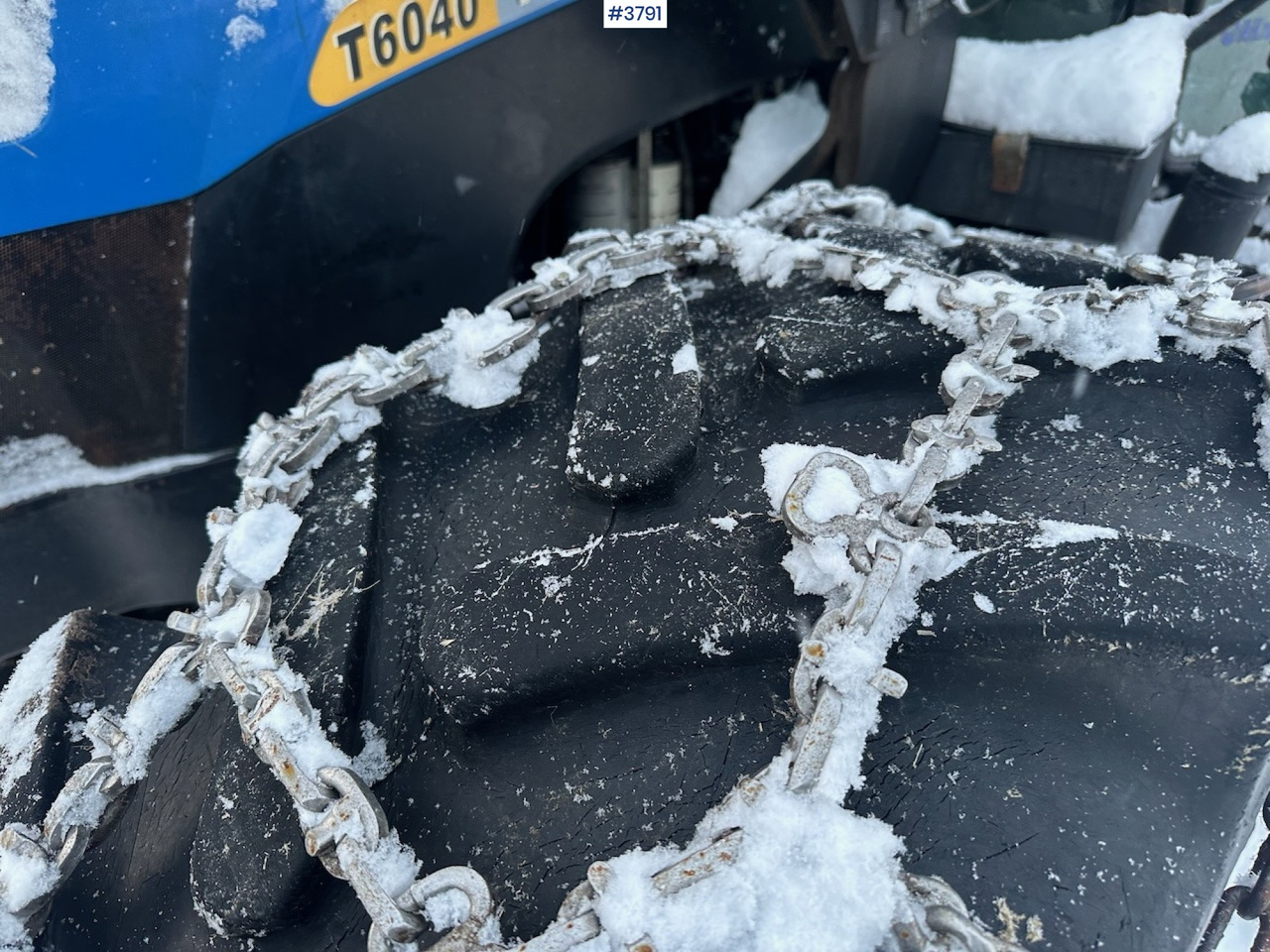 2010 New Holland T6040 4x4 plow rigged tractor w/ Trima +3.0p front loader, brand new chains, snow bucket and Westbjørn snow blower. WATCH VIDEO. finansal kiralama 2010 New Holland T6040 4x4 plow rigged tractor w/ Trima +3.0p front loader, brand new chains, snow bucket and Westbjørn snow blower. WATCH VIDEO.: fotoğraf 9