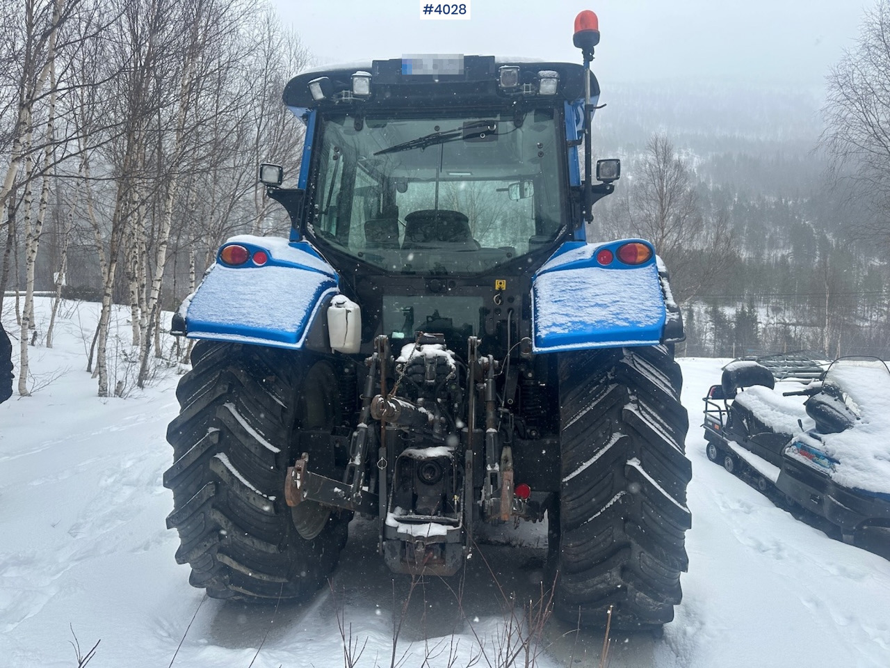 2012 Valtra N122 4x4 traktor w/ front loader and Dalen snow blower - Traktör: fotoğraf 5 2012 Valtra N122 4x4 traktor w/ front loader and Dalen snow blower - Traktör: fotoğraf 5