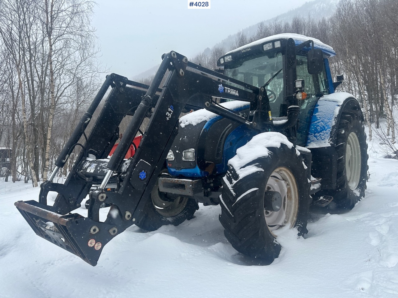 2012 Valtra N122 4x4 traktor w/ front loader and Dalen snow blower - Traktör: fotoğraf 2 2012 Valtra N122 4x4 traktor w/ front loader and Dalen snow blower - Traktör: fotoğraf 2