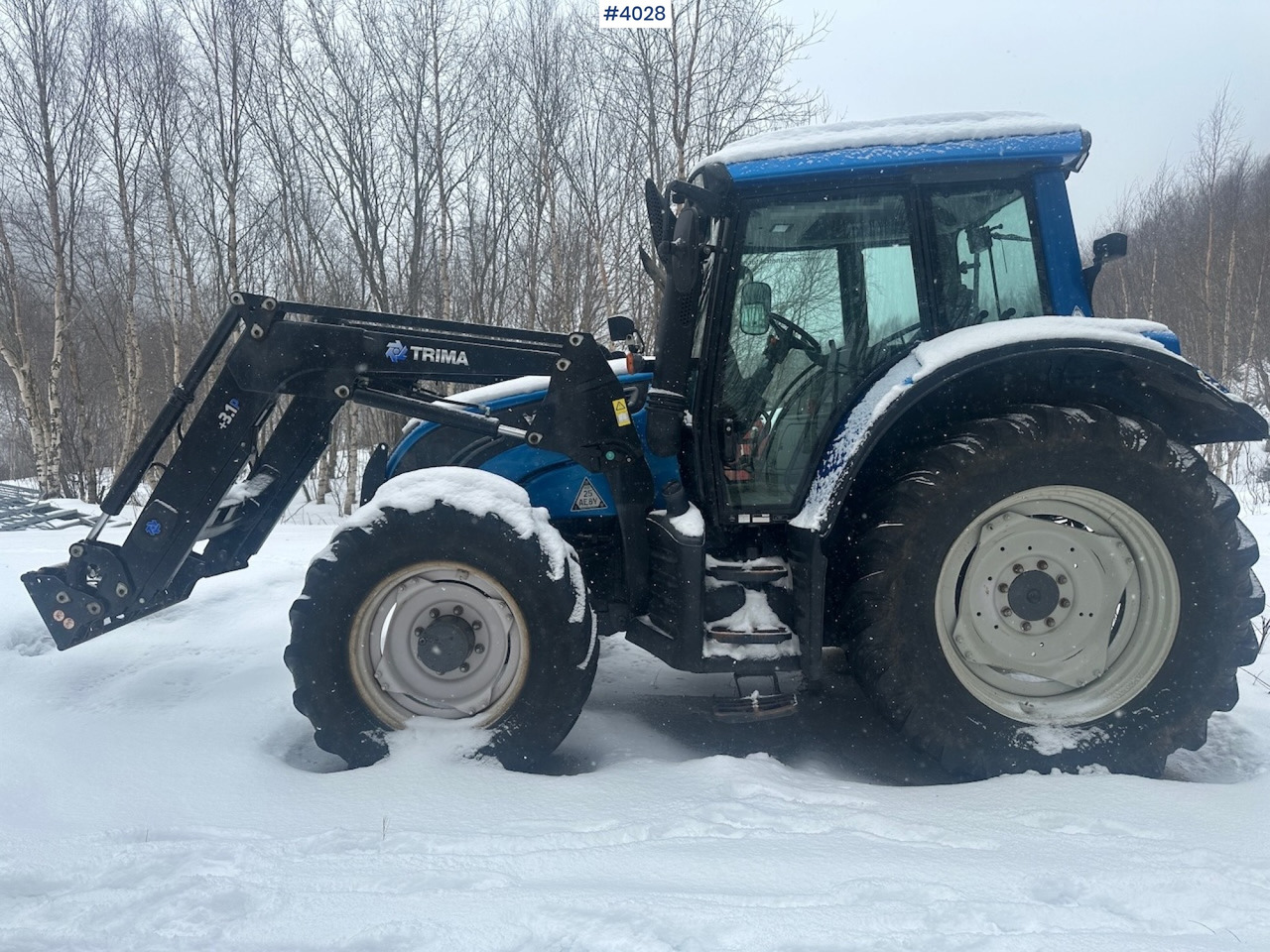 2012 Valtra N122 4x4 traktor w/ front loader and Dalen snow blower - Traktör: fotoğraf 3 2012 Valtra N122 4x4 traktor w/ front loader and Dalen snow blower - Traktör: fotoğraf 3
