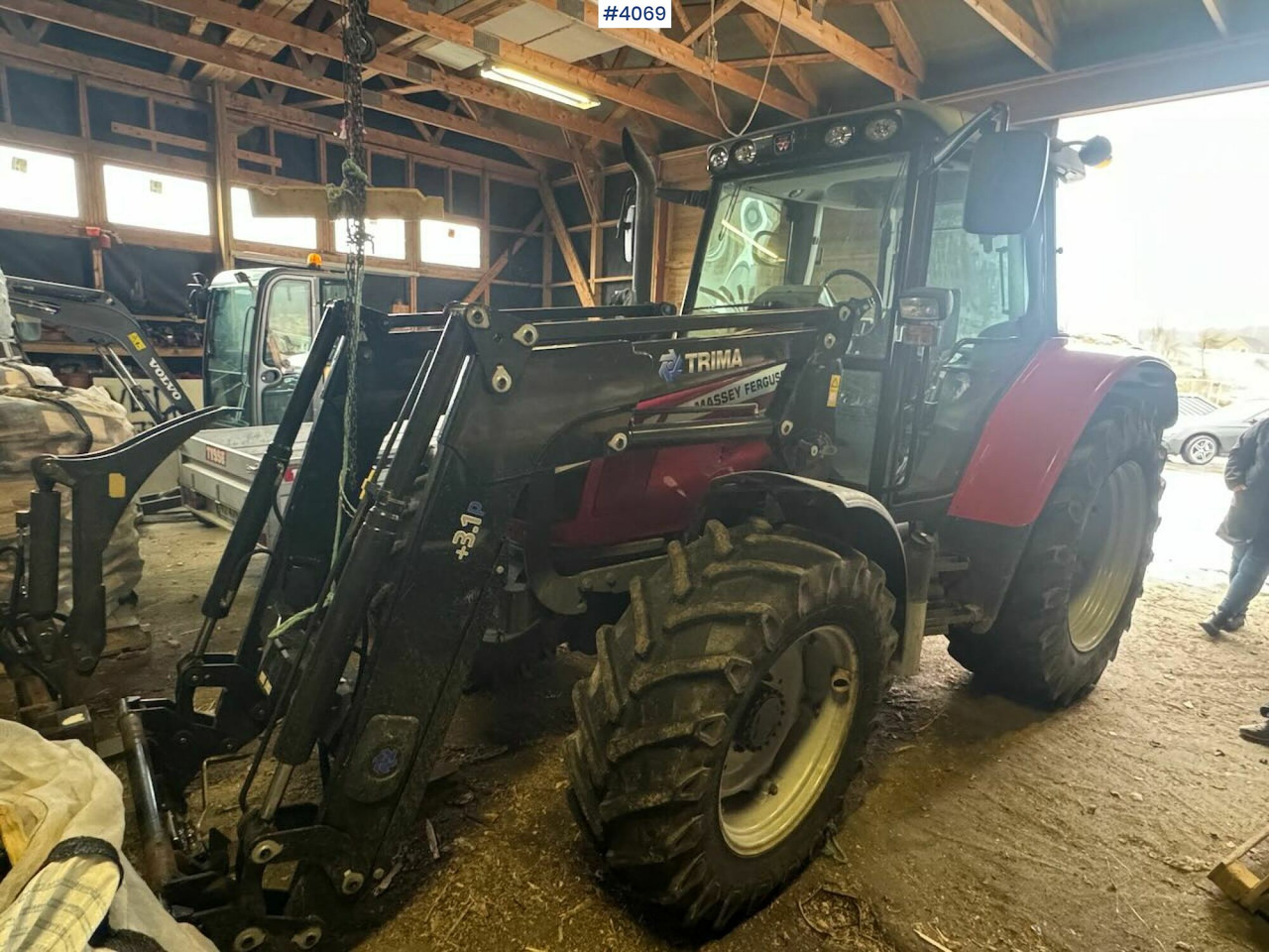 2013 Massey Ferguson 5455 w/ front loader, 2 buckets, pallet forks and blades. 1020 hours! - Traktör: fotoğraf 5 2013 Massey Ferguson 5455 w/ front loader, 2 buckets, pallet forks and blades. 1020 hours! - Traktör: fotoğraf 5