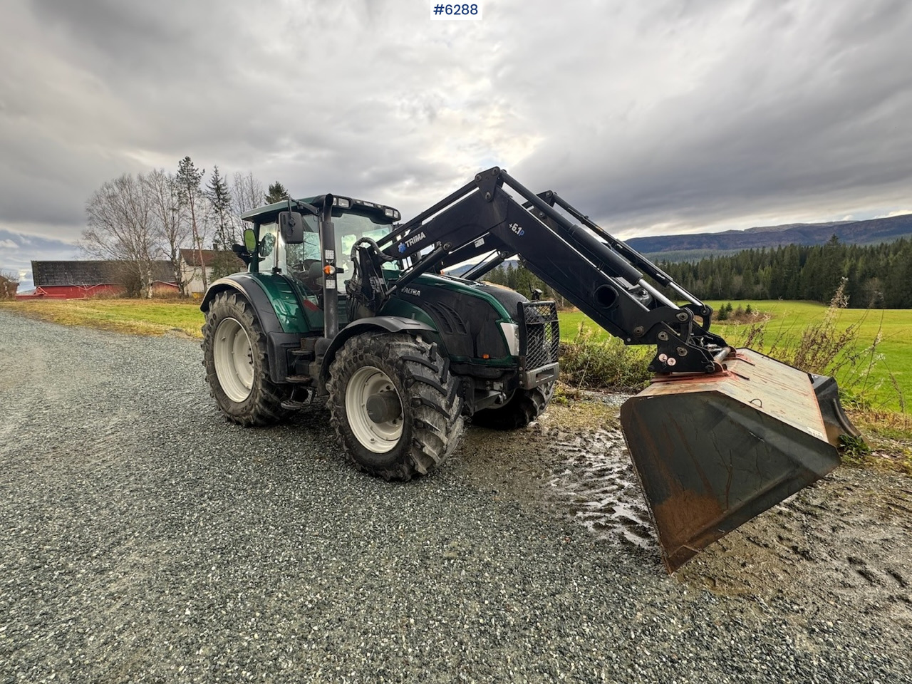 2013 Valtra T203 w/ Trima front loader, snow bucket, gravel bucket, pallet forks and timber clamp! - Traktör: fotoğraf 2 2013 Valtra T203 w/ Trima front loader, snow bucket, gravel bucket, pallet forks and timber clamp! - Traktör: fotoğraf 2