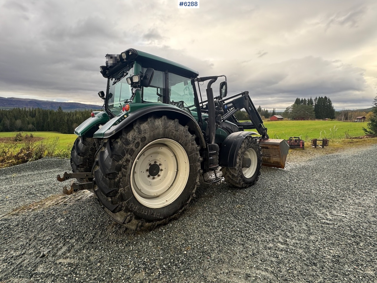 2013 Valtra T203 w/ Trima front loader, snow bucket, gravel bucket, pallet forks and timber clamp! - Traktör: fotoğraf 4 2013 Valtra T203 w/ Trima front loader, snow bucket, gravel bucket, pallet forks and timber clamp! - Traktör: fotoğraf 4