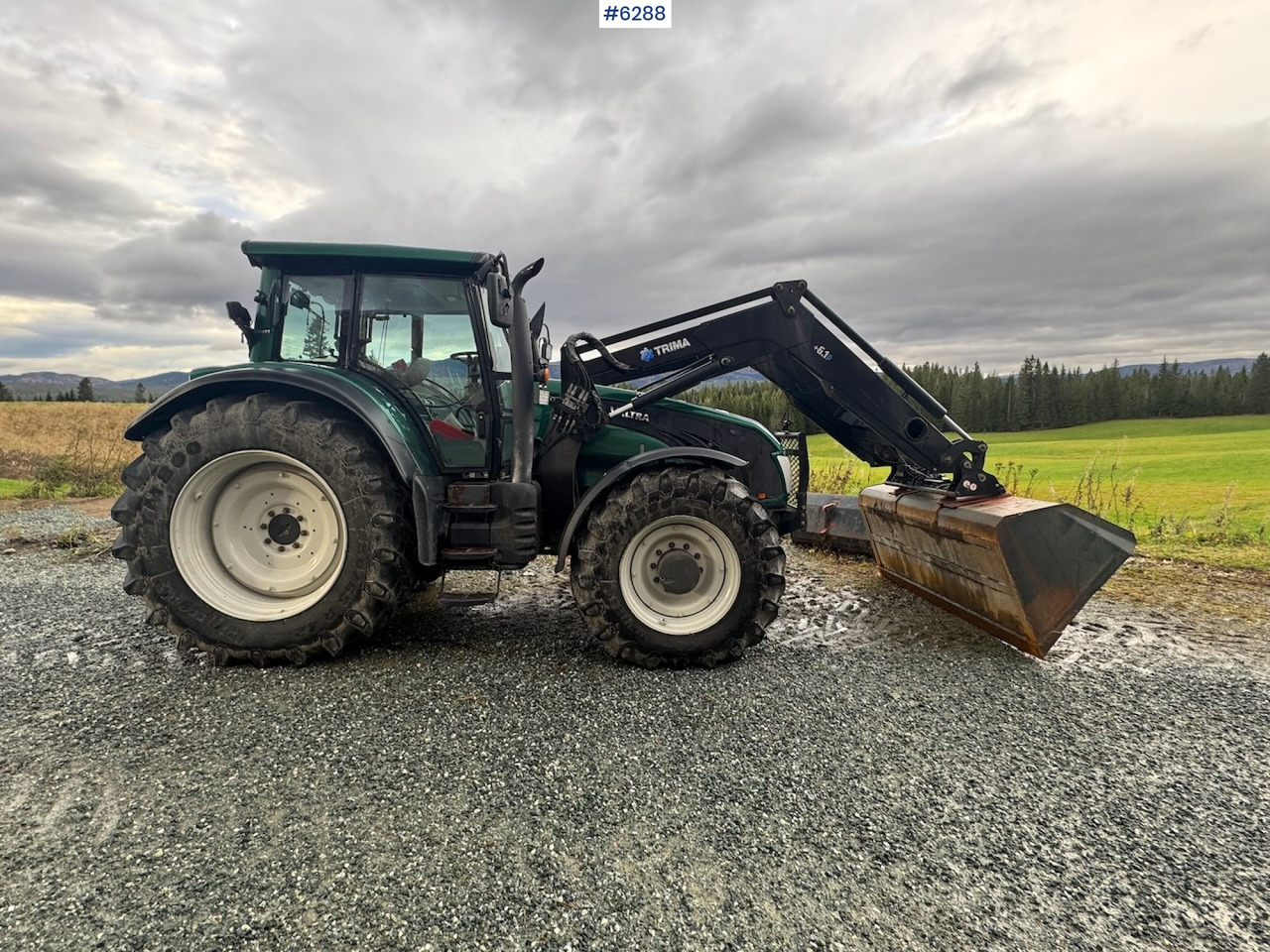 2013 Valtra T203 w/ Trima front loader, snow bucket, gravel bucket, pallet forks and timber clamp! - Traktör: fotoğraf 3 2013 Valtra T203 w/ Trima front loader, snow bucket, gravel bucket, pallet forks and timber clamp! - Traktör: fotoğraf 3