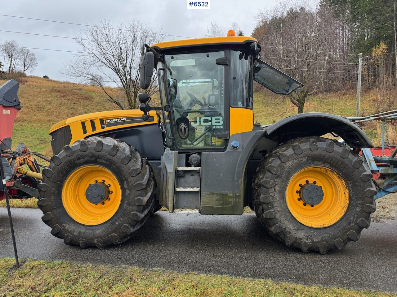 2015 JCB Fastrack 4220 w/ front hydraulics, front PTO and plow plate. Low hours! - Traktör: fotoğraf 4 2015 JCB Fastrack 4220 w/ front hydraulics, front PTO and plow plate. Low hours! - Traktör: fotoğraf 4