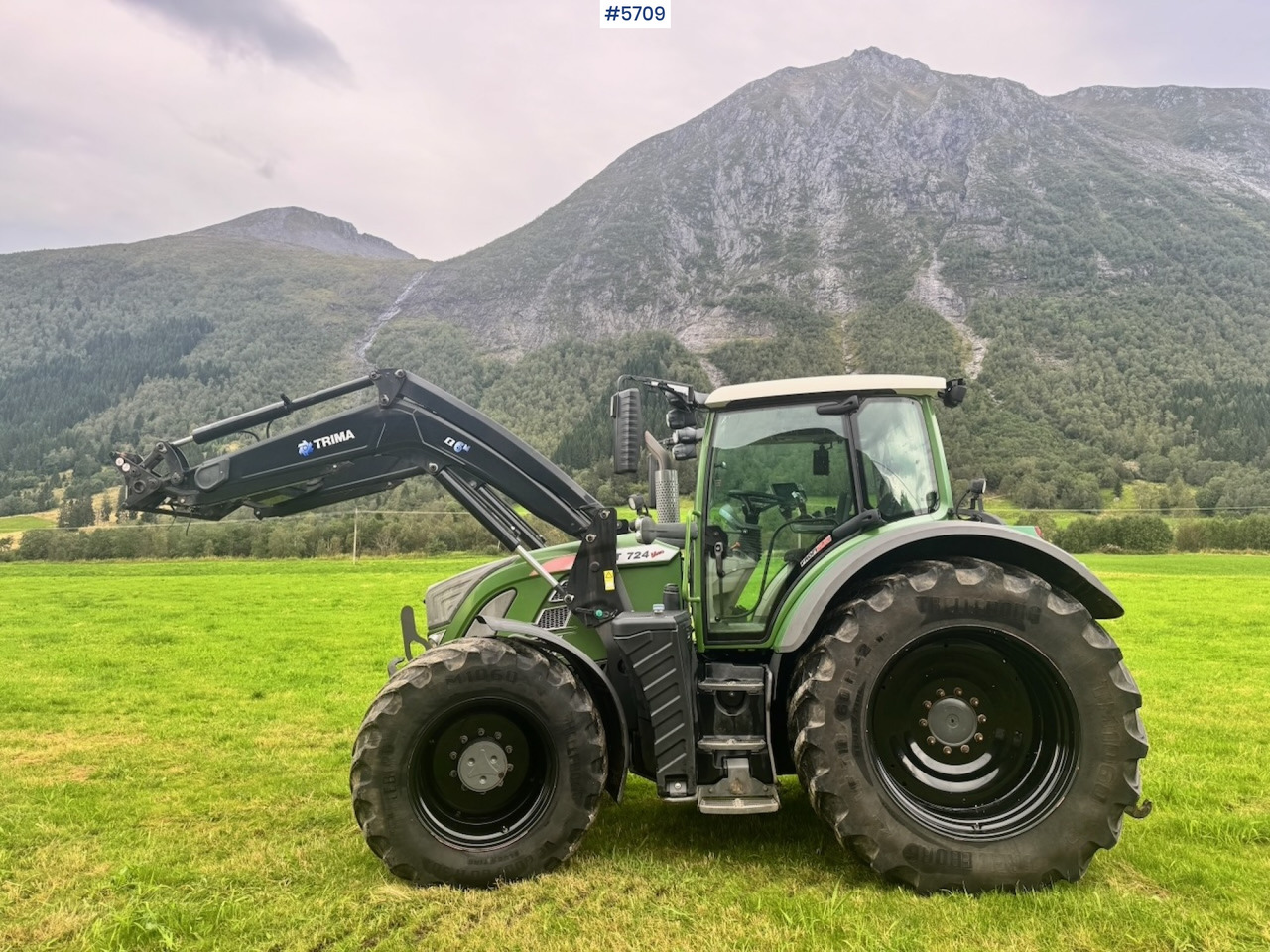 2017 Fendt 724 Vario w/ GPS, Front PTO, Loader and hydraulics. - Traktör: fotoğraf 4 2017 Fendt 724 Vario w/ GPS, Front PTO, Loader and hydraulics. - Traktör: fotoğraf 4