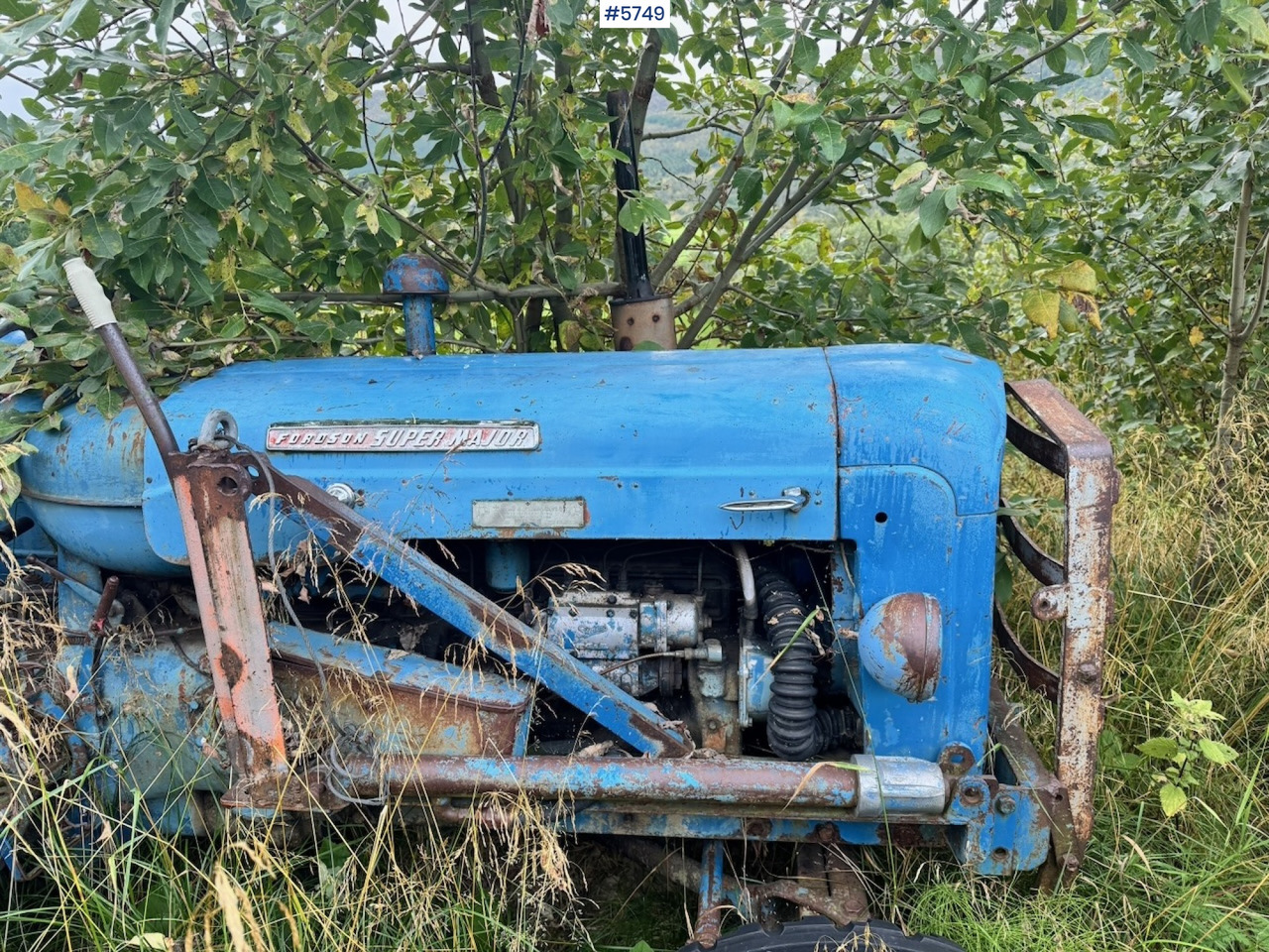 Ca. 1961 Fordson Super Major 4×2 Tractor w/ Bucket - Traktör: fotoğraf 4 Ca. 1961 Fordson Super Major 4×2 Tractor w/ Bucket - Traktör: fotoğraf 4