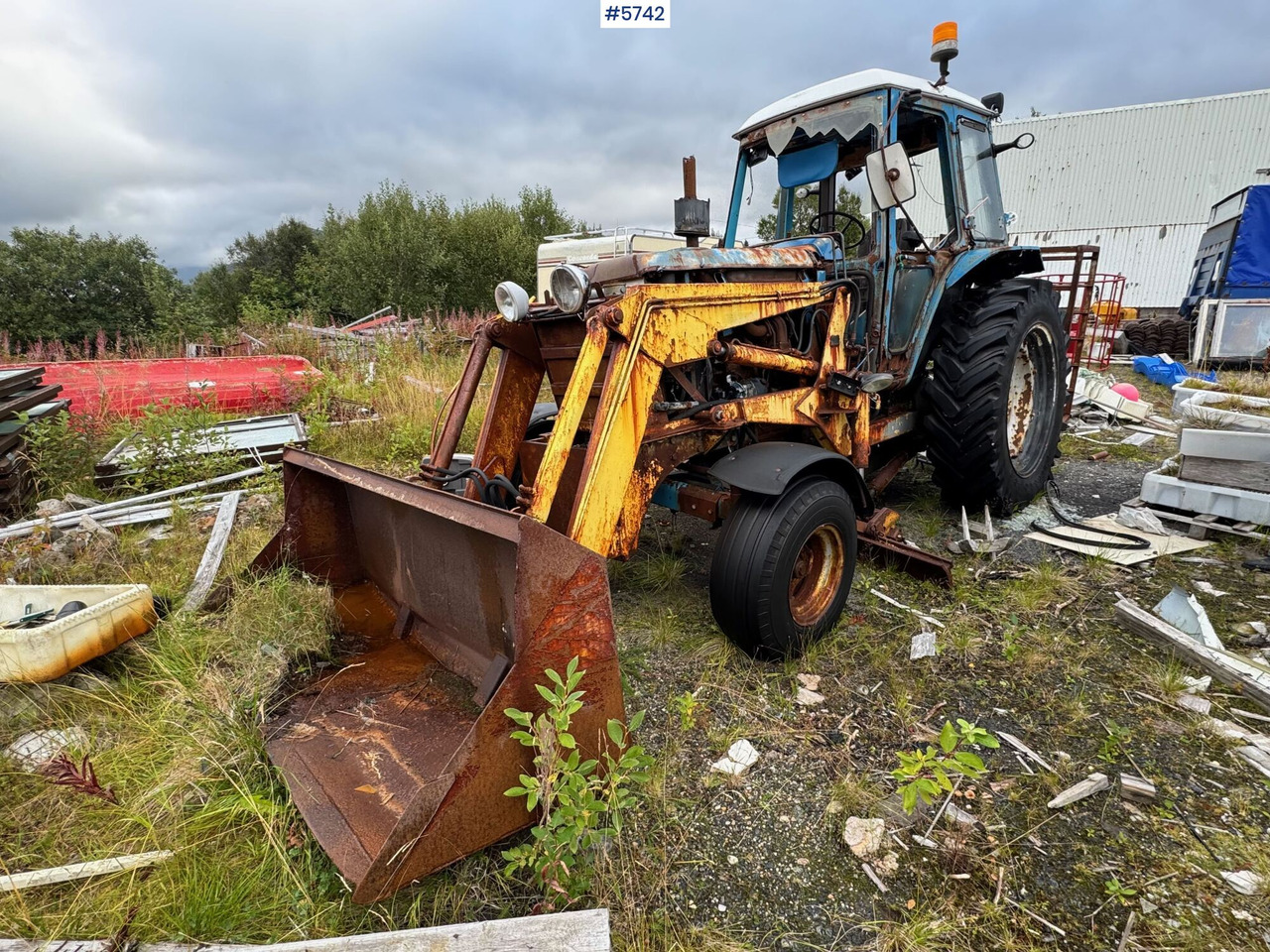 Circa 1987 Ford 7700 with Malm Orstad loader! - Traktör: fotoğraf 1 Circa 1987 Ford 7700 with Malm Orstad loader! - Traktör: fotoğraf 1
