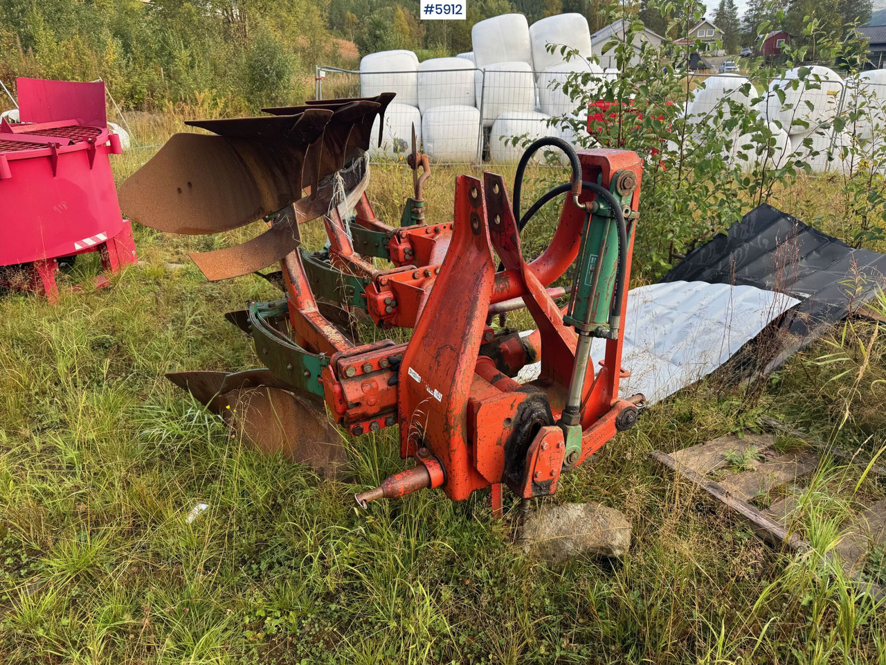 Kverneland 3-furrow reversible plough - Toprak işleme makinesi: fotoğraf 4 Kverneland 3-furrow reversible plough - Toprak işleme makinesi: fotoğraf 4