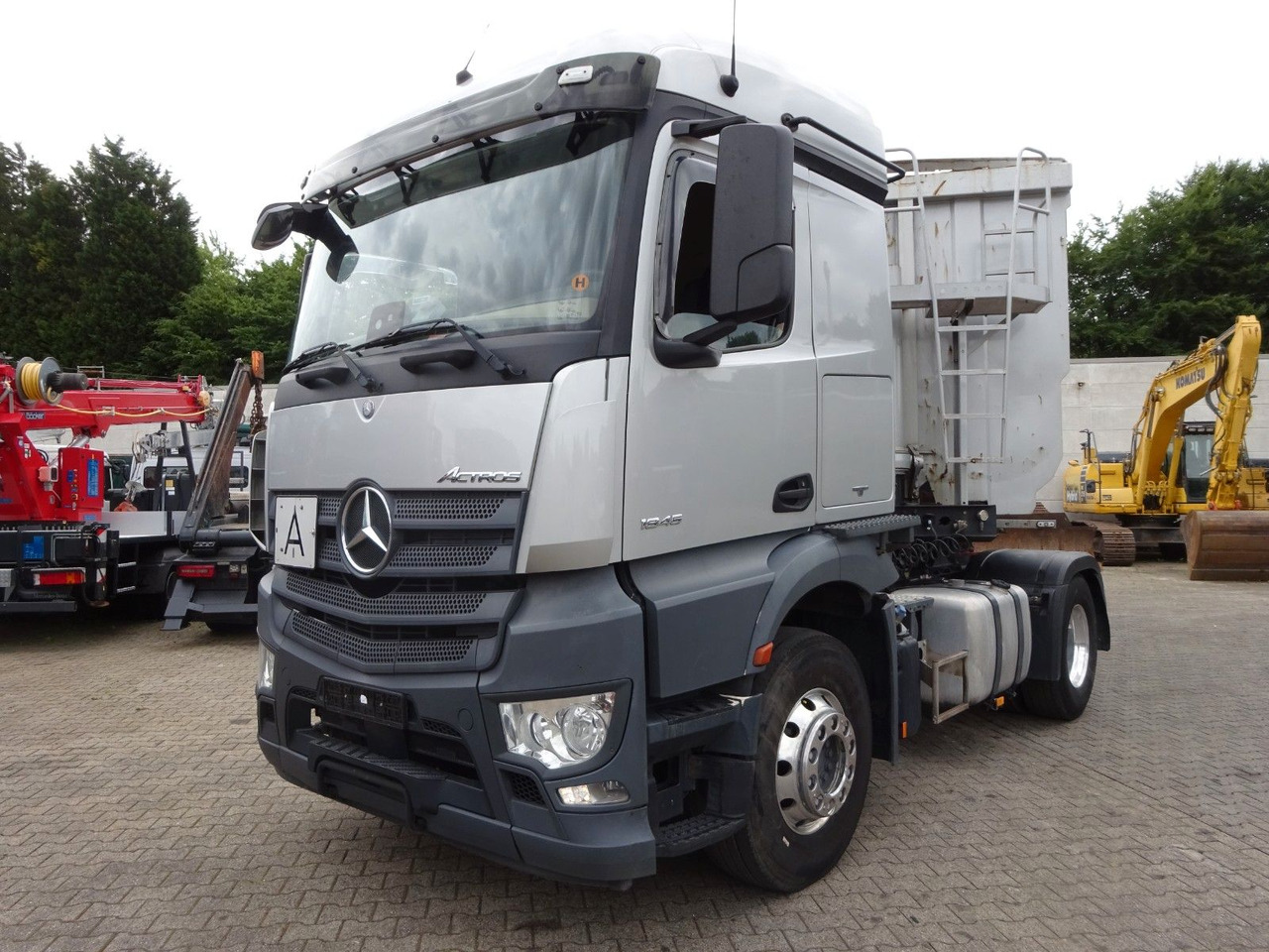 Mercedes-Benz 1845 Actros SZM mit Hydraulik Pumpe 4x2 - Çekici: fotoğraf 1 Mercedes-Benz 1845 Actros SZM mit Hydraulik Pumpe 4x2 - Çekici: fotoğraf 1