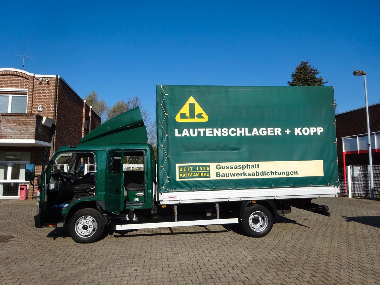 FUSO 7C180D Canter mit Doppelkabine 4x2 - Tenteli kamyonet, Çift kabin kamyonet: fotoğraf 4 FUSO 7C180D Canter mit Doppelkabine 4x2 - Tenteli kamyonet, Çift kabin kamyonet: fotoğraf 4