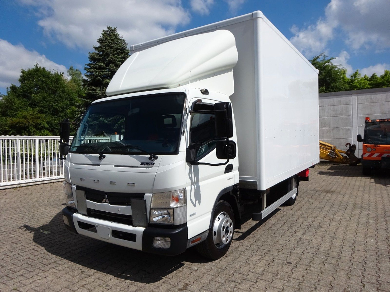 FUSO Canter 7C18 + LBW 4x2 - Kapalı kasa kamyonet: fotoğraf 1 FUSO Canter 7C18 + LBW 4x2 - Kapalı kasa kamyonet: fotoğraf 1