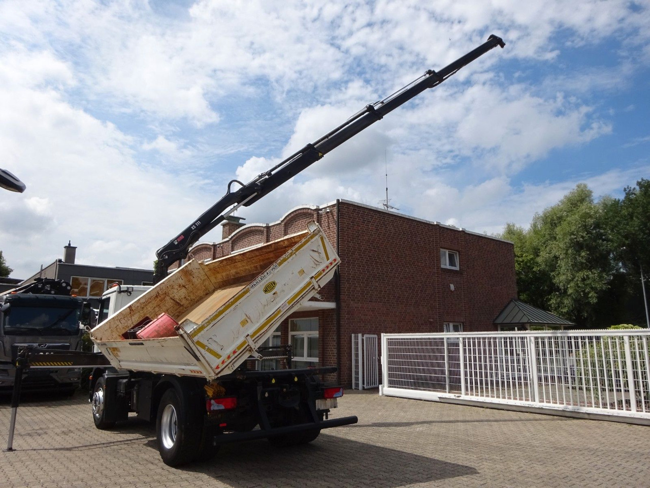MAN 15.290 TGM 3Skipper + HIAB 111-B3 HIDUO Kran 4x2 - Damperli kamyon, Vinçli kamyon: fotoğraf 5 MAN 15.290 TGM 3Skipper + HIAB 111-B3 HIDUO Kran 4x2 - Damperli kamyon, Vinçli kamyon: fotoğraf 5