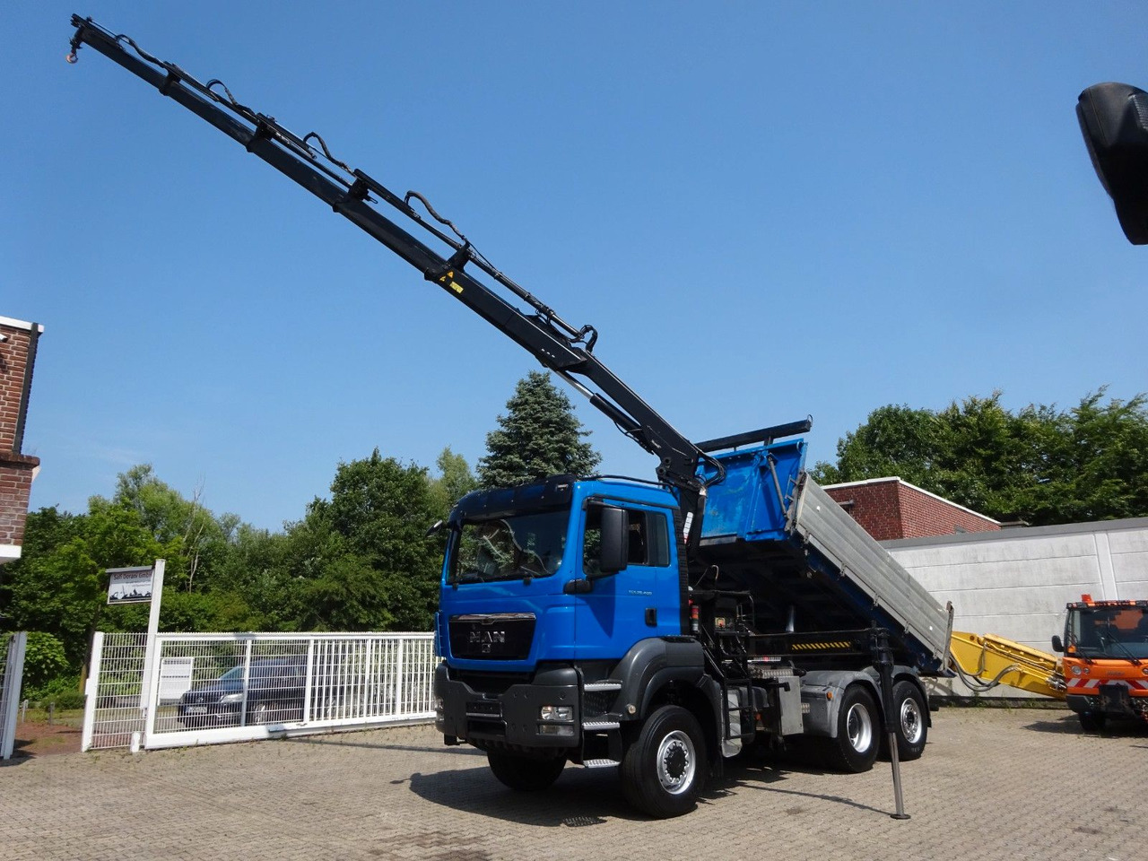 MAN 28.400 TGS 3Skipper+HIAB 166 E-4 HIPRPO 6x4-4 - Damperli kamyon, Vinçli kamyon: fotoğraf 1 MAN 28.400 TGS 3Skipper+HIAB 166 E-4 HIPRPO 6x4-4 - Damperli kamyon, Vinçli kamyon: fotoğraf 1