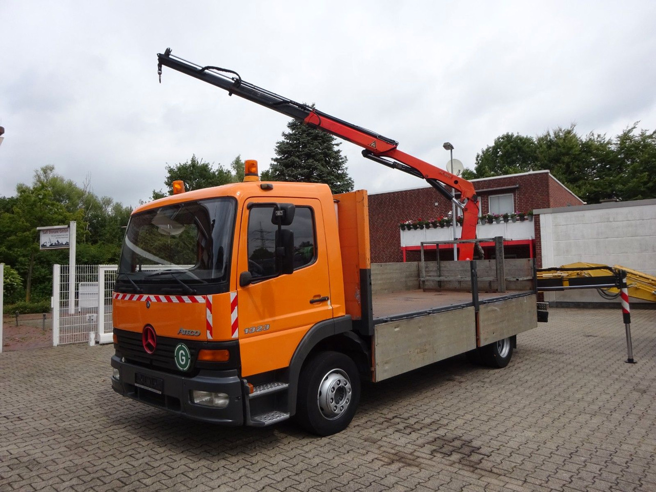 Mercedes-Benz 1323 Atego Pritsche + PK 9501 Kran 4x2 - Sal/ Açık kasa kamyon, Vinçli kamyon: fotoğraf 2 Mercedes-Benz 1323 Atego Pritsche + PK 9501 Kran 4x2 - Sal/ Açık kasa kamyon, Vinçli kamyon: fotoğraf 2