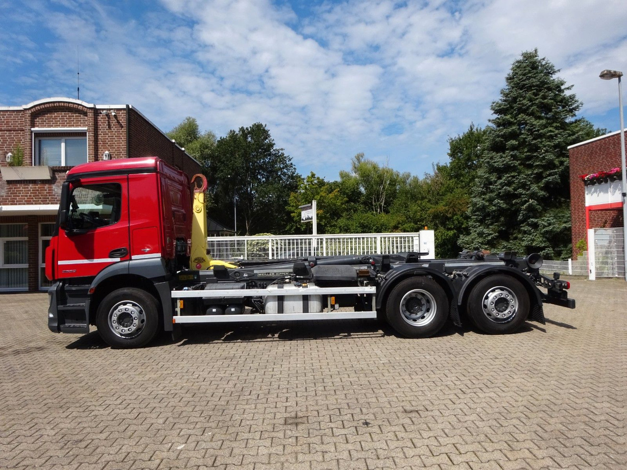 Mercedes-Benz 2532 ANTOS MEILLER Abroller Lift+Lenkachse 6x2 - Kancalı yükleyici kamyon: fotoğraf 4 Mercedes-Benz 2532 ANTOS MEILLER Abroller Lift+Lenkachse 6x2 - Kancalı yükleyici kamyon: fotoğraf 4