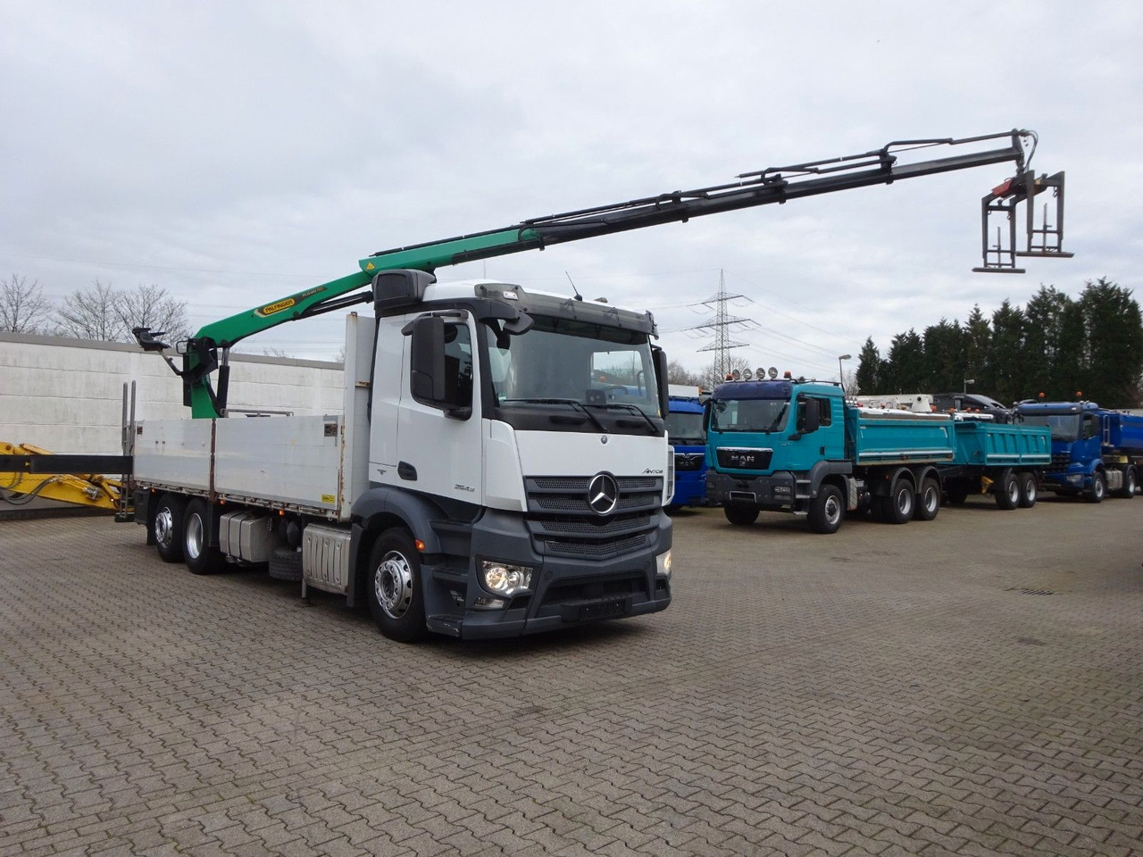 Mercedes-Benz 2543 Antos Baustoff +PK 26001 bis 20 m Auslage Mercedes-Benz 2543 Antos Baustoff +PK 26001 bis 20 m Auslage - Vinçli kamyon, Sal/ Açık kasa kamyon: fotoğraf 2 Mercedes-Benz 2543 Antos Baustoff +PK 26001 bis 20 m Auslage Mercedes-Benz 2543 Antos Baustoff +PK 26001 bis 20 m Auslage - Vinçli kamyon, Sal/ Açık kasa kamyon: fotoğraf 2