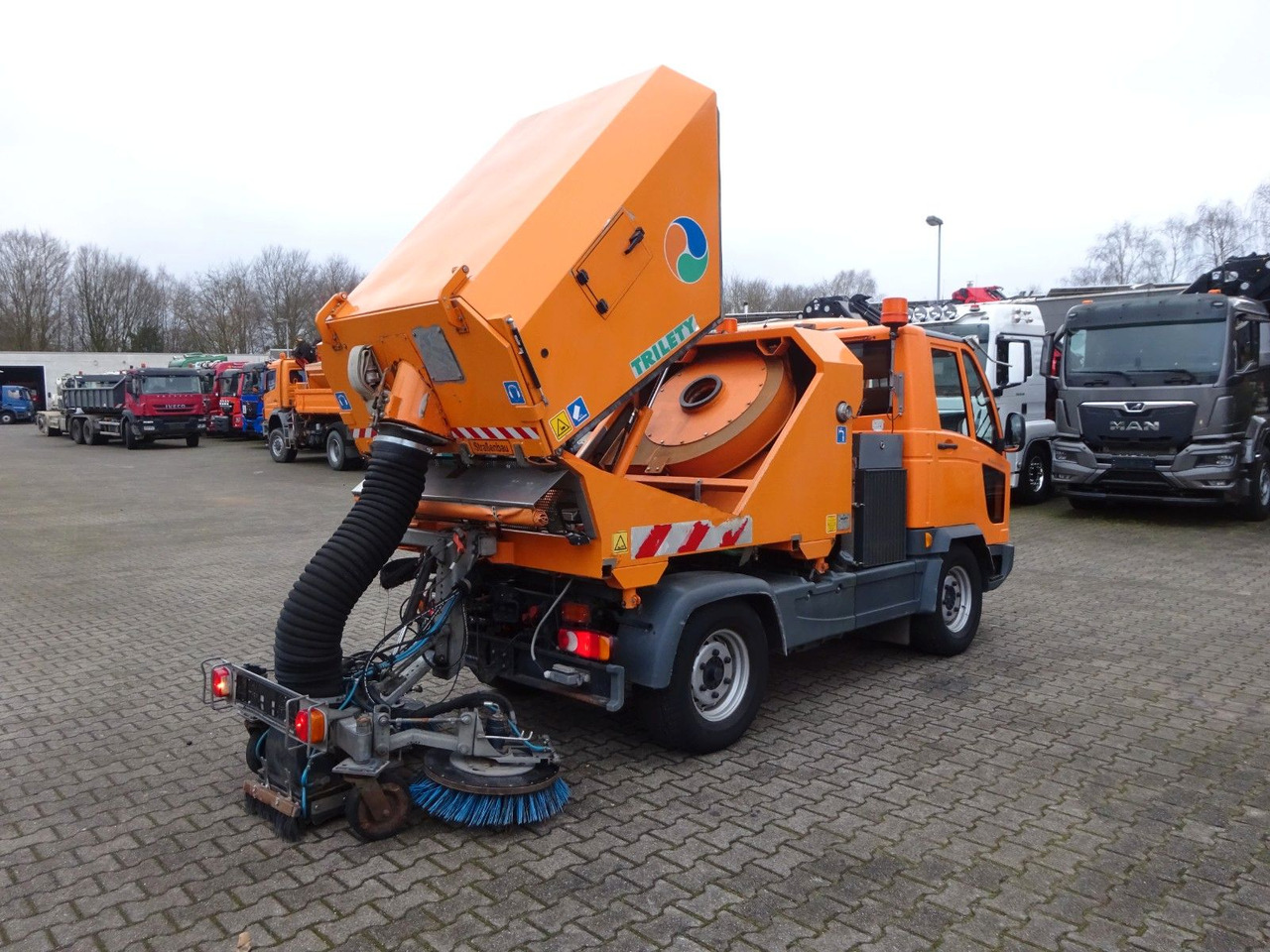 Multicar M30 HAKO FUMO Kehrmaschine+Kipper Wechsel-System - Damperli kamyonet: fotoğraf 4 Multicar M30 HAKO FUMO Kehrmaschine+Kipper Wechsel-System - Damperli kamyonet: fotoğraf 4
