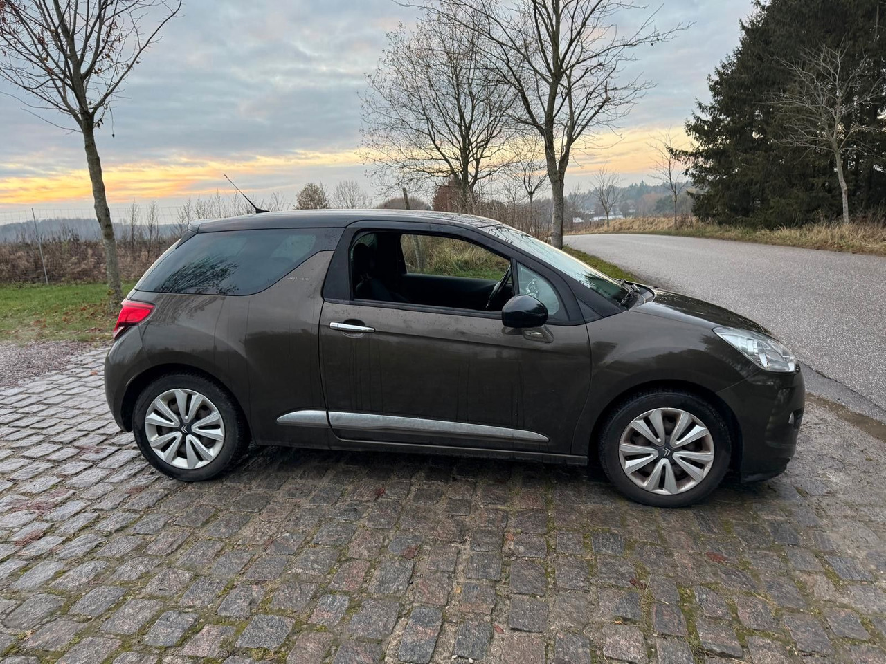 Citroën DS3 Sport - Binek araba: fotoğraf 5 Citroën DS3 Sport - Binek araba: fotoğraf 5