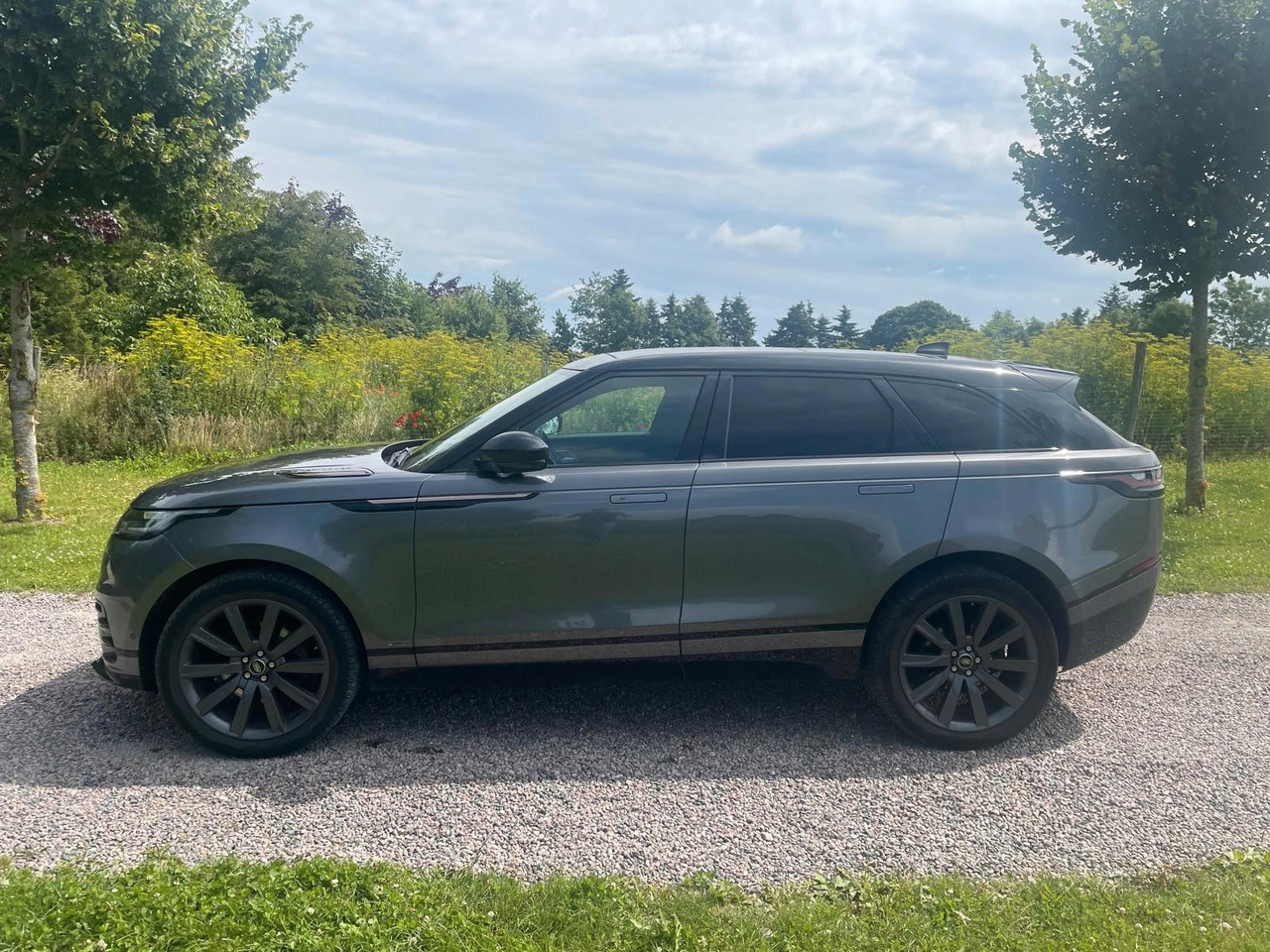 Land Rover Range Rover Velar R-Dynamic 3.0D 4WD Land Rover Velar R-Dynamic 3.0D 4WD *LKW zullasung: 2 sitze - SUV: fotoğraf 2 Land Rover Range Rover Velar R-Dynamic 3.0D 4WD Land Rover Velar R-Dynamic 3.0D 4WD *LKW zullasung: 2 sitze - SUV: fotoğraf 2