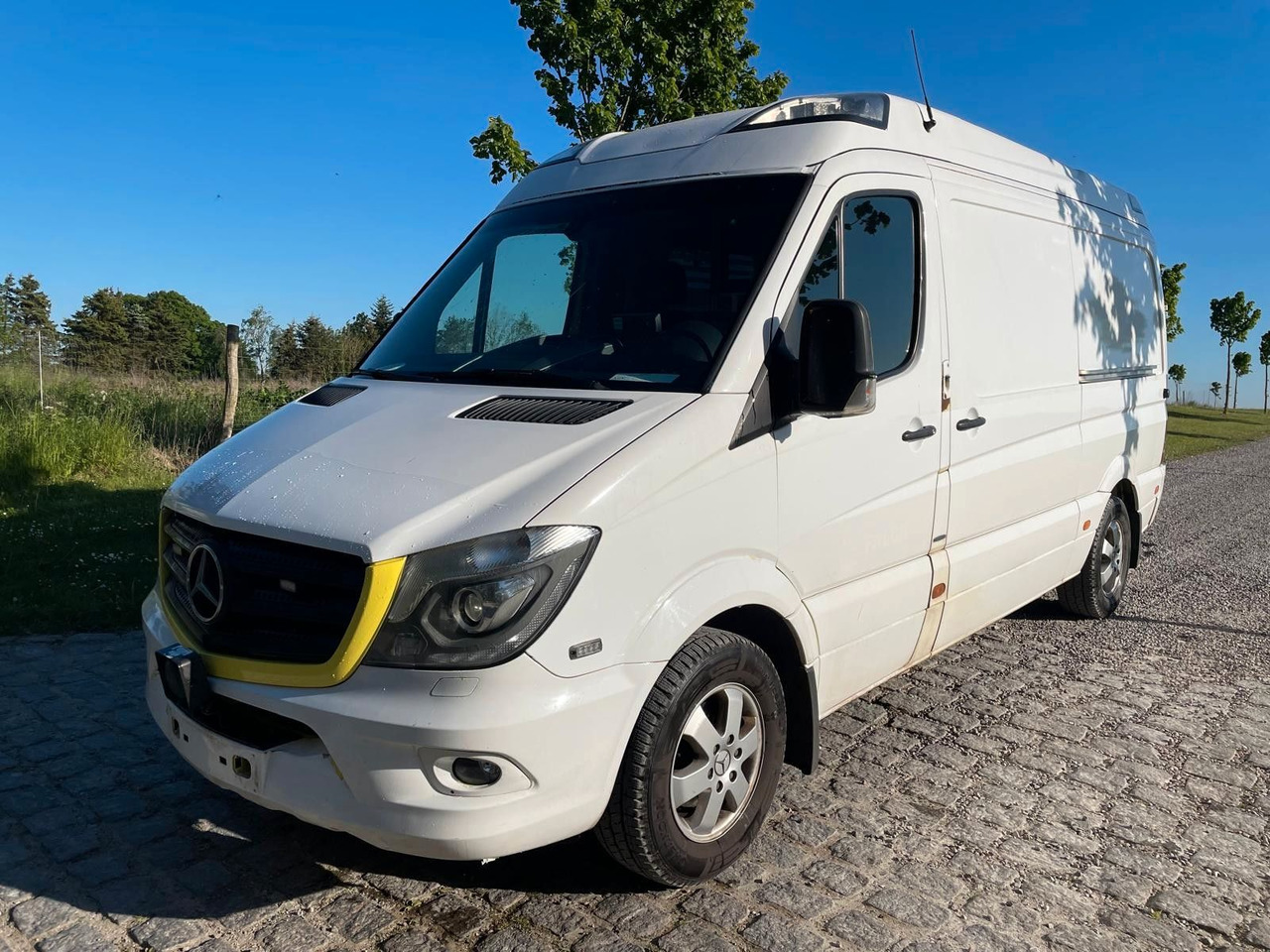 Mercedes-Benz Sprinter Kasten 316 CDI Ambulance *7 200 netto* - Ambulans arabası: fotoğraf 1 Mercedes-Benz Sprinter Kasten 316 CDI Ambulance *7 200 netto* - Ambulans arabası: fotoğraf 1