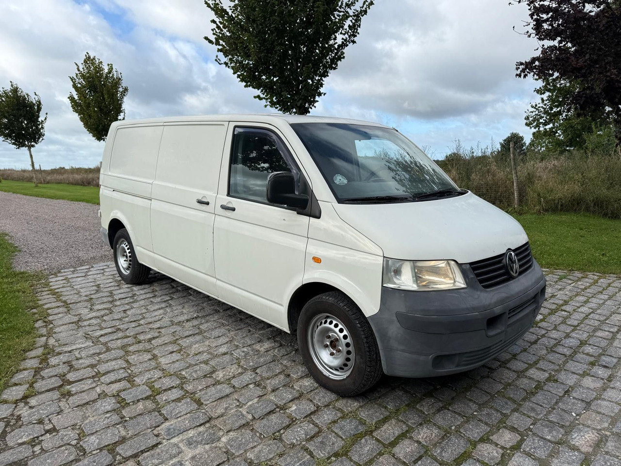 Volkswagen T5 Transporter 2.5 TDI Kasten lang *2500 € - Küçük panelvan: fotoğraf 1 Volkswagen T5 Transporter 2.5 TDI Kasten lang *2500 € - Küçük panelvan: fotoğraf 1