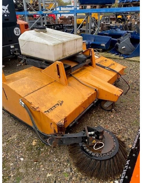 Bema 40 Classic 2050 Kehrbesen 2.200 EUR - Yol süpürme fırça - İş makinaları: fotoğraf 2 Bema 40 Classic 2050 Kehrbesen 2.200 EUR - Yol süpürme fırça - İş makinaları: fotoğraf 2