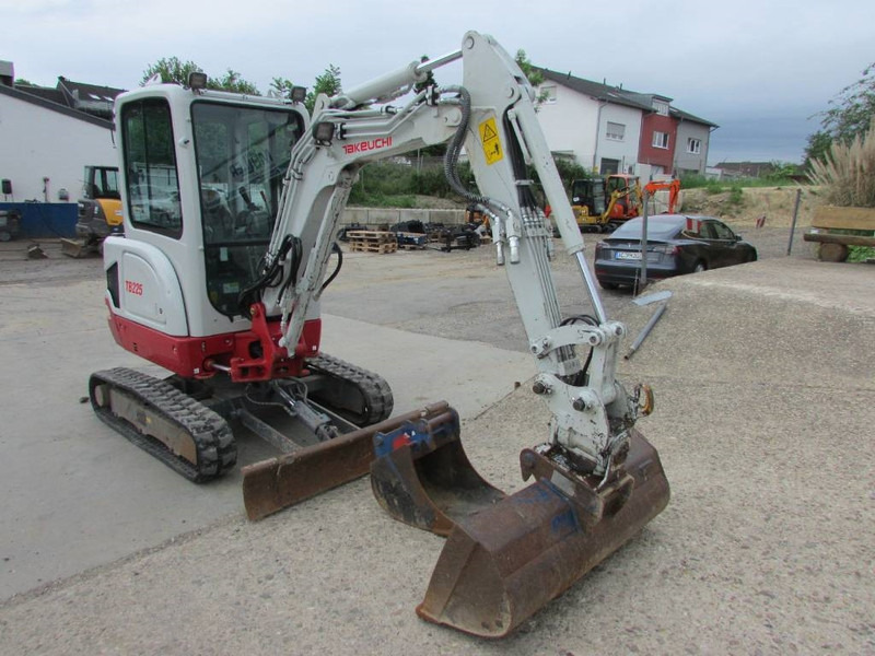 Takeuchi TB225 V3 Minibagger 32.000 EUR net - Mini ekskavatör: fotoğraf 2 Takeuchi TB225 V3 Minibagger 32.000 EUR net - Mini ekskavatör: fotoğraf 2