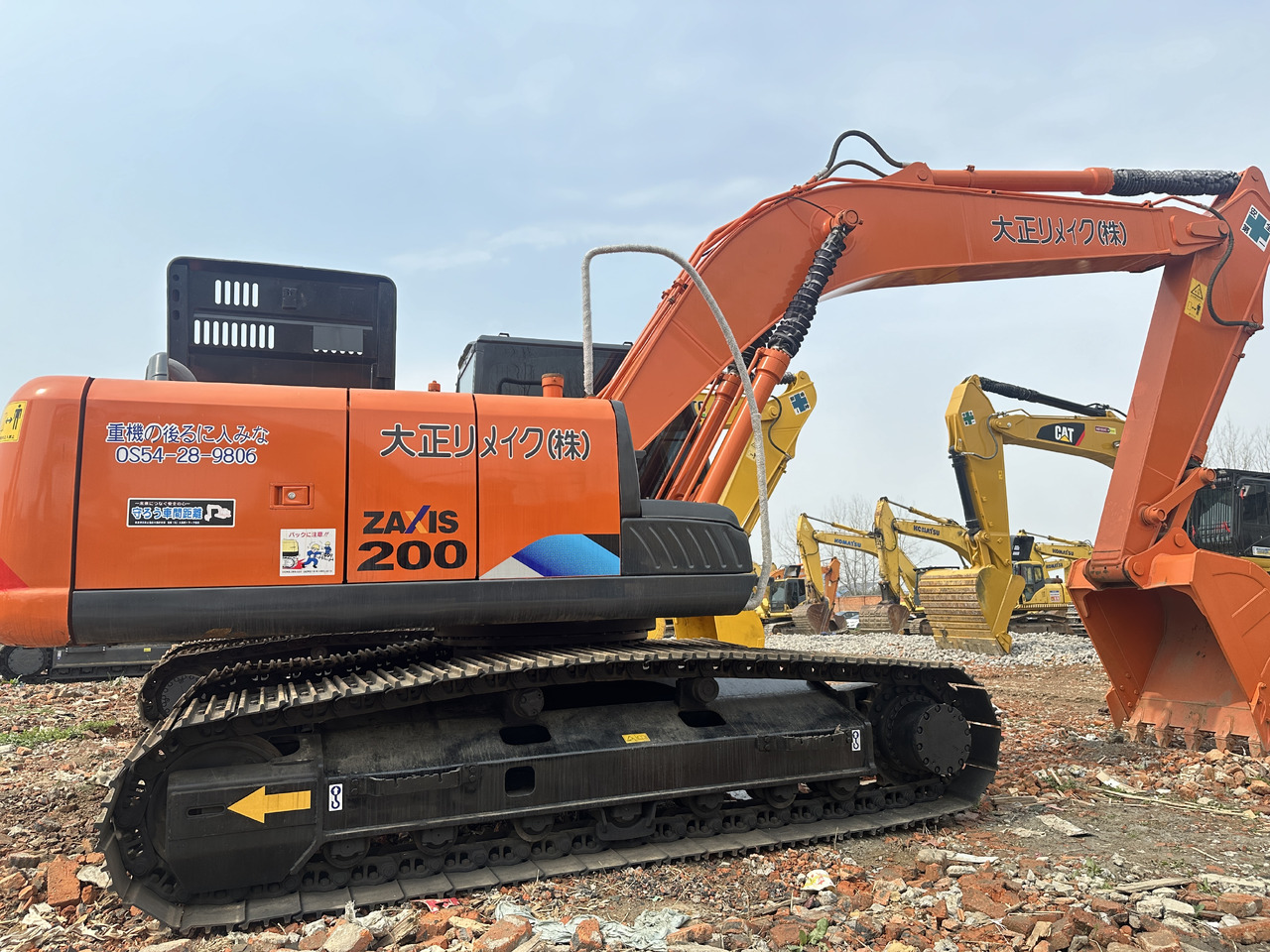 HITACHI ZX200-3 - Paletli ekskavatör: fotoğraf 1 HITACHI ZX200-3 - Paletli ekskavatör: fotoğraf 1