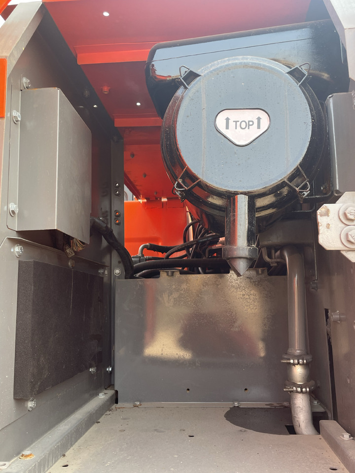 HITACHI ZX210 - Paletli ekskavatör: fotoğraf 5 HITACHI ZX210 - Paletli ekskavatör: fotoğraf 5