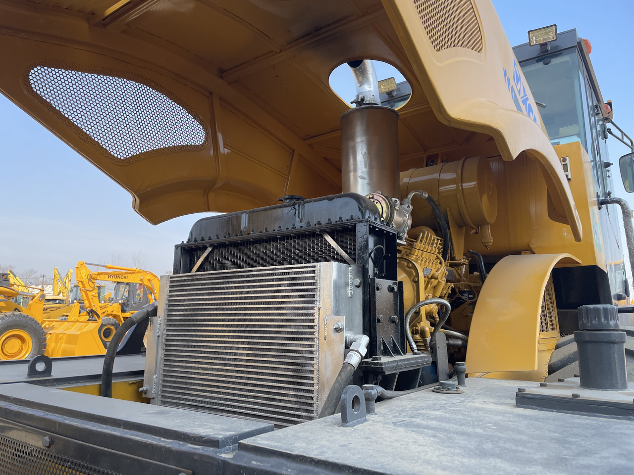 XCMG XS223J - Lastik tekerlekli silindir: fotoğraf 4 XCMG XS223J - Lastik tekerlekli silindir: fotoğraf 4