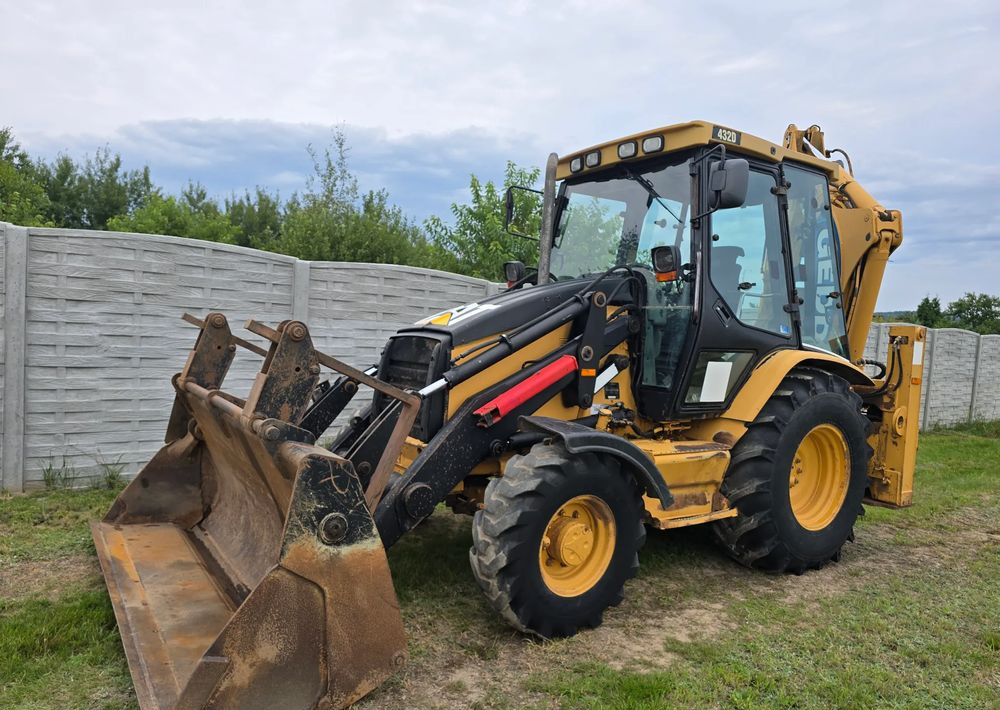 Caterpillar - Iş makinesi: fotoğraf 1 Caterpillar - Iş makinesi: fotoğraf 1