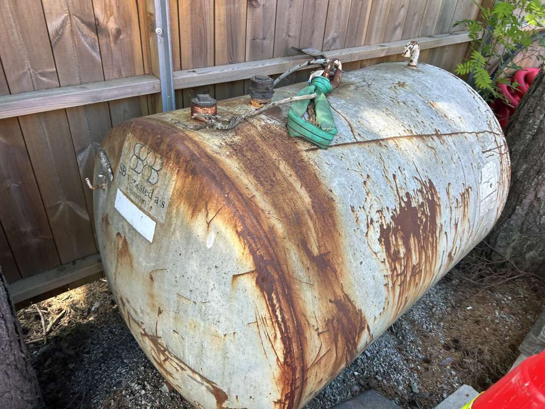 Diesel tank 1000 liter - Garaj ekipman: fotoğraf 2 Diesel tank 1000 liter - Garaj ekipman: fotoğraf 2