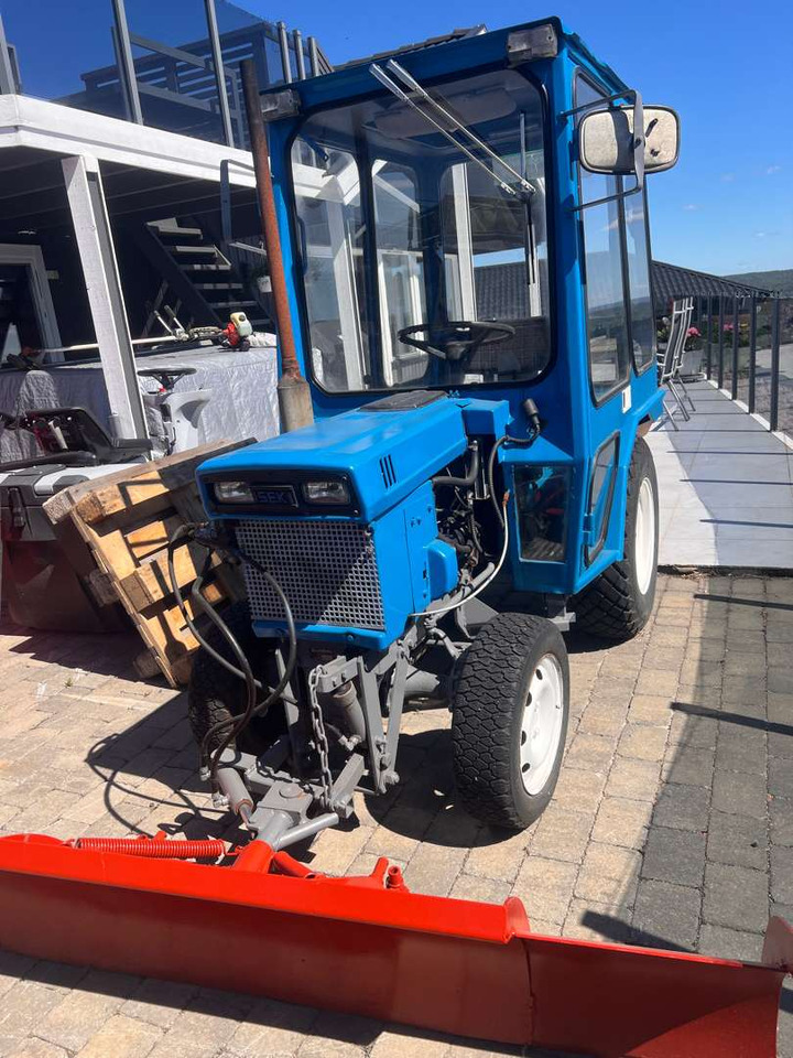 Iseki TX1500 brøyteskjær og feiekost - Traktör: fotoğraf 5 Iseki TX1500 brøyteskjær og feiekost - Traktör: fotoğraf 5