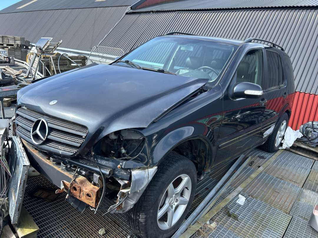 Mercedes-Benz (delebil + girkasse ) - Binek araba: fotoğraf 1 Mercedes-Benz (delebil + girkasse ) - Binek araba: fotoğraf 1