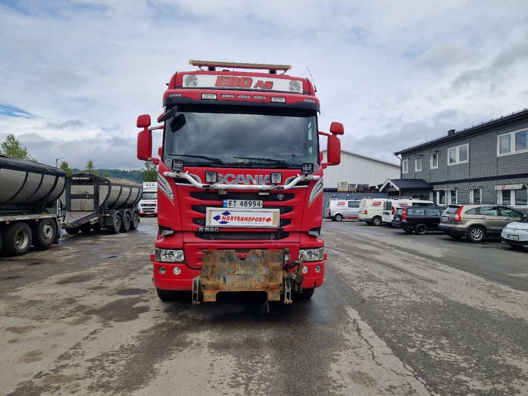 Scania R580 Brøytebil med sideplog og hydraulisk saltsystem - Kancalı yükleyici kamyon: fotoğraf 1 Scania R580 Brøytebil med sideplog og hydraulisk saltsystem - Kancalı yükleyici kamyon: fotoğraf 1